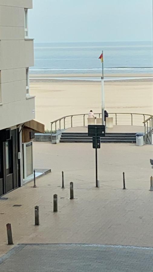 Ferienwohnung Studio Direct Aan Het Hoofdstrand Van Oostende - Naast Casino Exterior foto